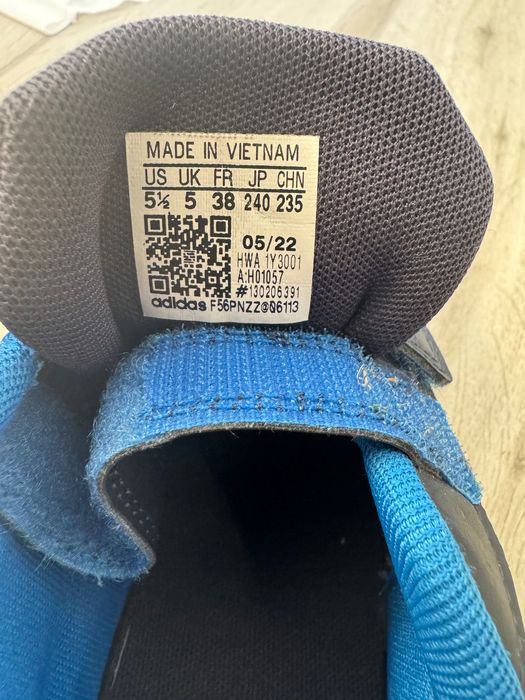 Маратонки Nike, Adidas