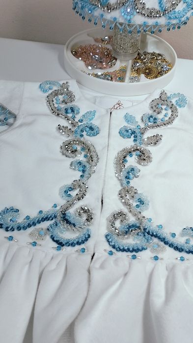 Продается костюм для девочек