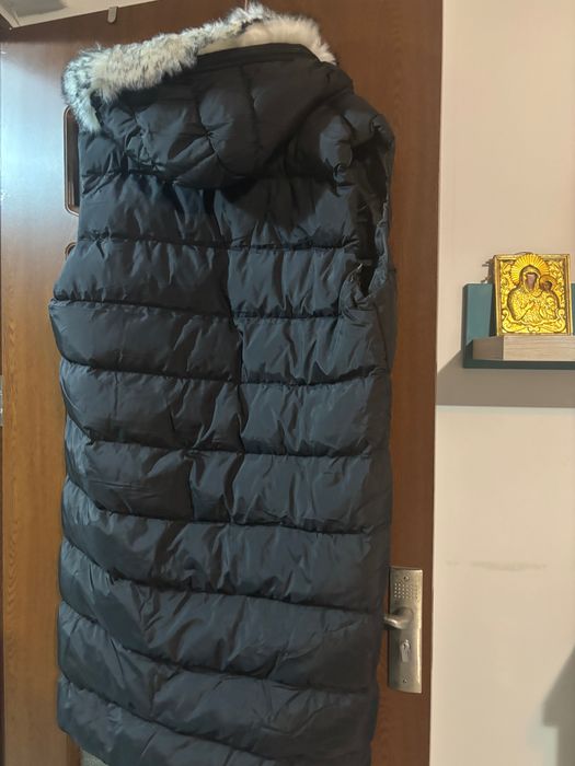 Vestă de damă nouă cu etichetă! Este în stare impecabilă .