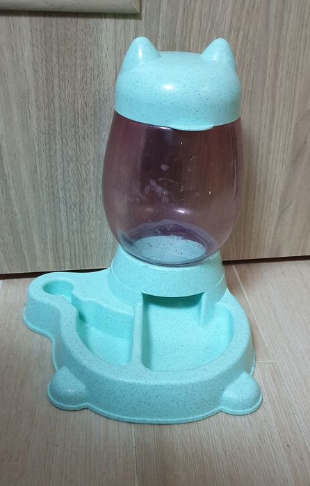 Casuta animale + cadou dispenser hrana si apa