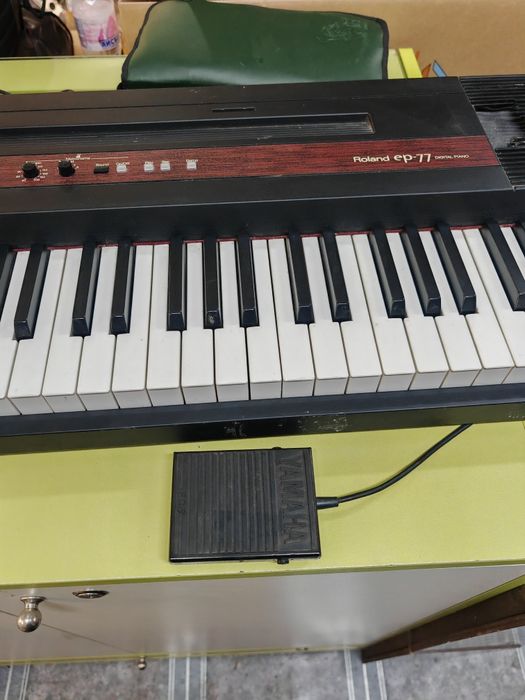 Дигитално пияно Roland EP-77
