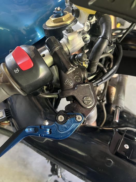 Suzuki gsxr k1 750