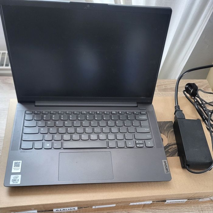 Laptop LENOVO, impecabil