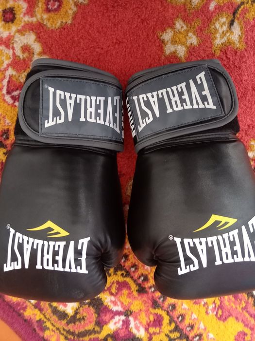 Боксерские перчатки