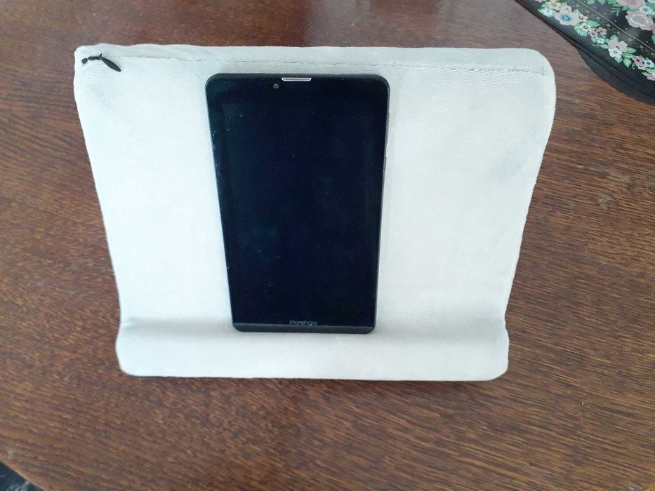 Мека стойка за таблет, телефон, книга или списание