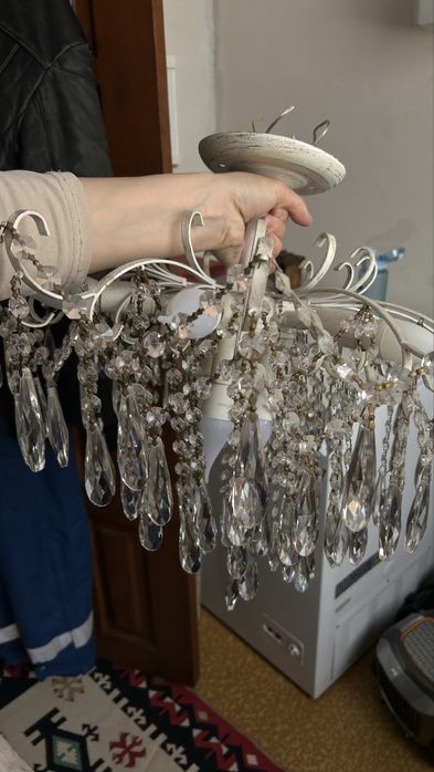 Әдемі люстра сатылады