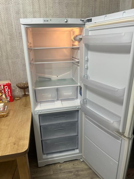 Продам холодильник