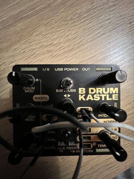 Synth Drum machine semi-modular Bastl Kastl