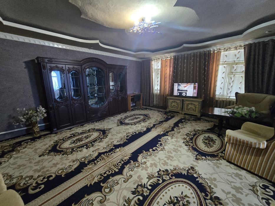 3 xona lik uy sotiladi jumaji oldida