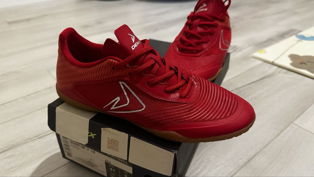 Футзалки demix quantum 3. Размер 41.