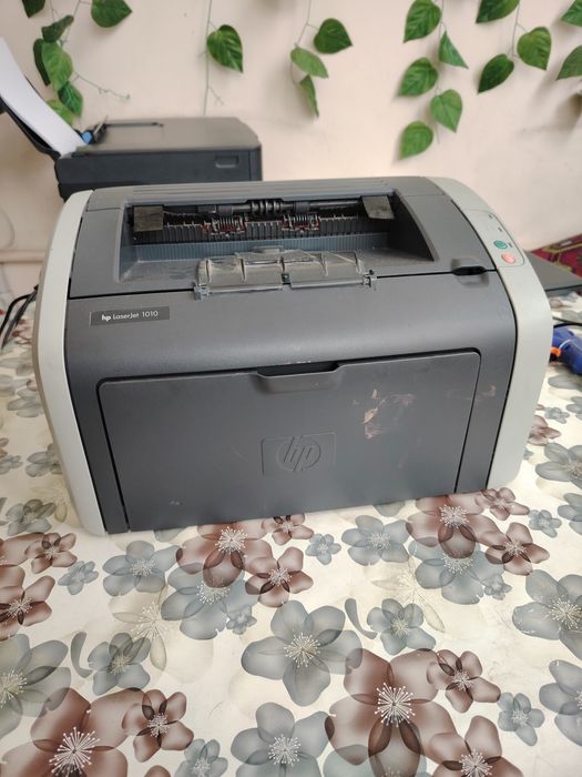 HP lastjet qora oq printer sotiladi