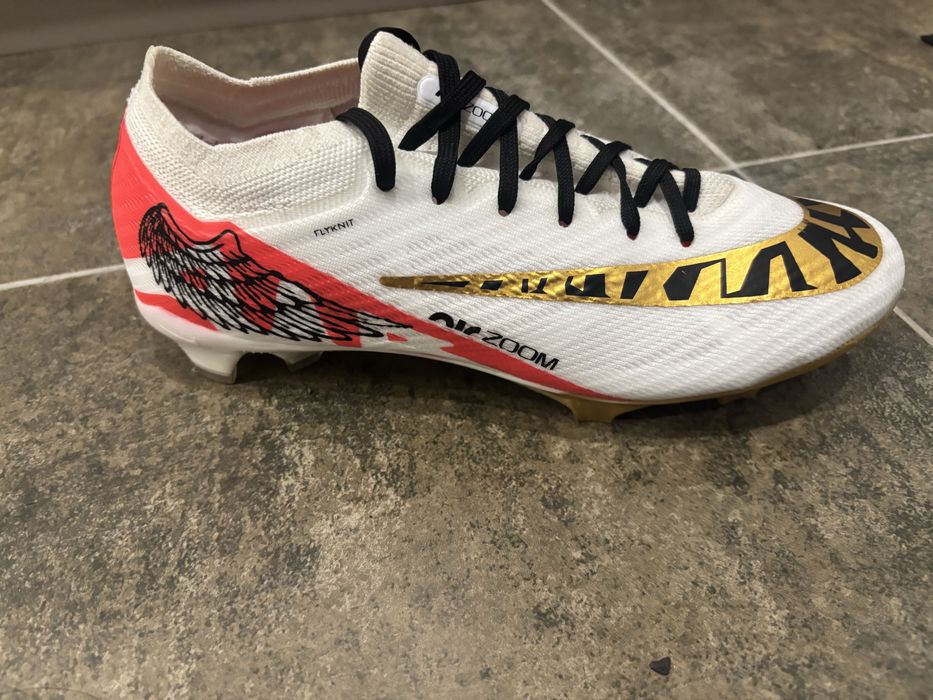 Продаются подростковые бутсы