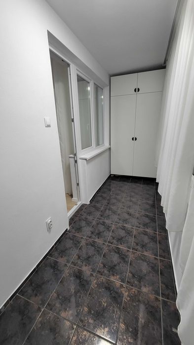 Inchiriez apartament doua camere, zona Mihai Viteazul