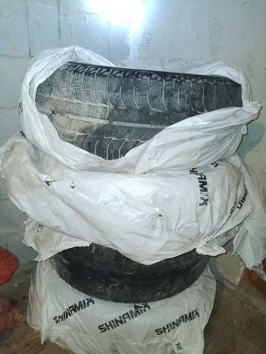 Продам зимние покрышки