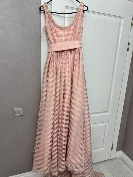 Продаются платье!!!