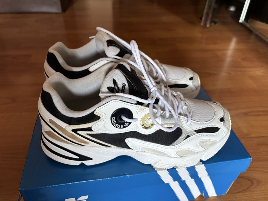 Обувки Adidas Astir