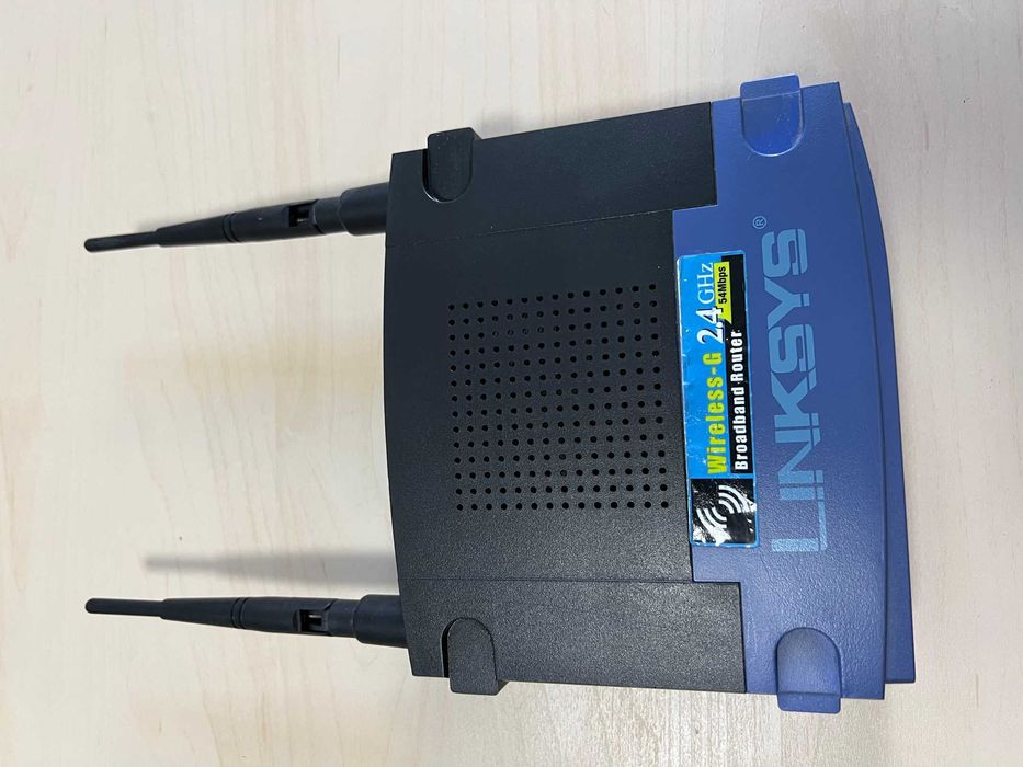 Vand router wireless Linksys RT54GL + cablu de retea+CD instalare