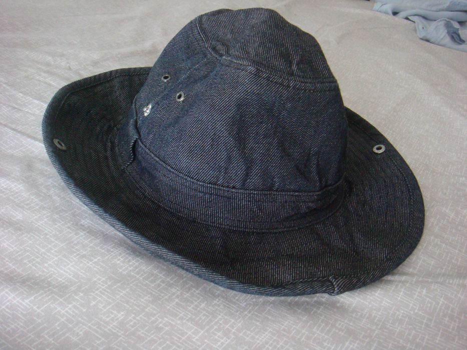 Palarie din blug,boruri clipsabile