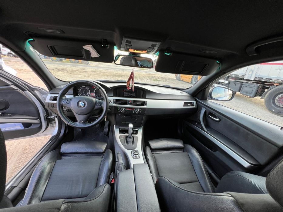 BMW 3 Series 2011 — imagine 3