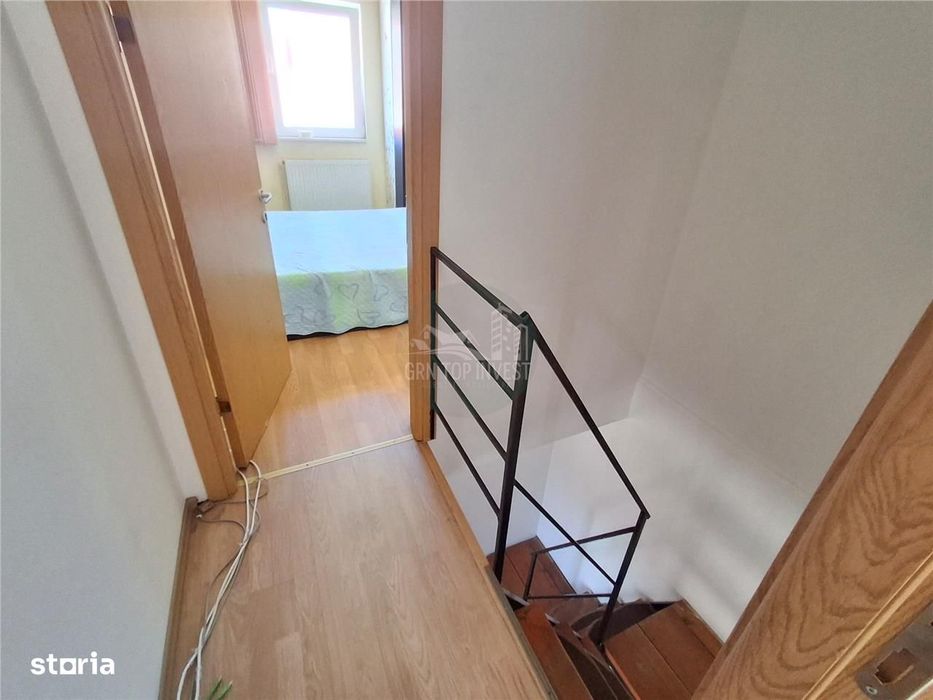 Apartament 3 camere balcon zona Vasile Aaron