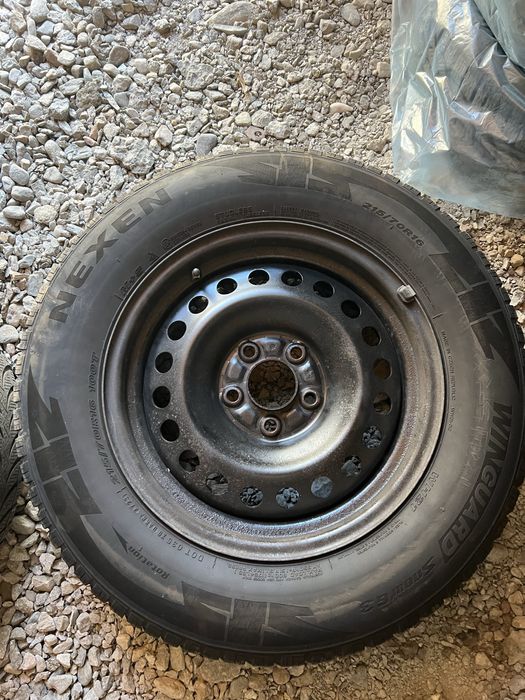 Vând set de 4 cauciucuri  215/70 R16 M+S in stare foarta buna, se vand cu tot cu jante