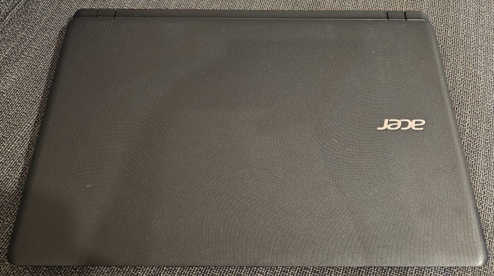 Лаптоп Acer ES1-523-231L