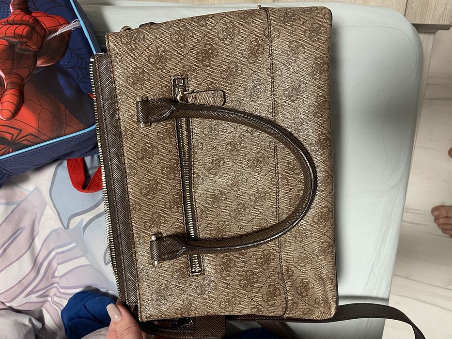 Чанта на guess, неразличима от нова