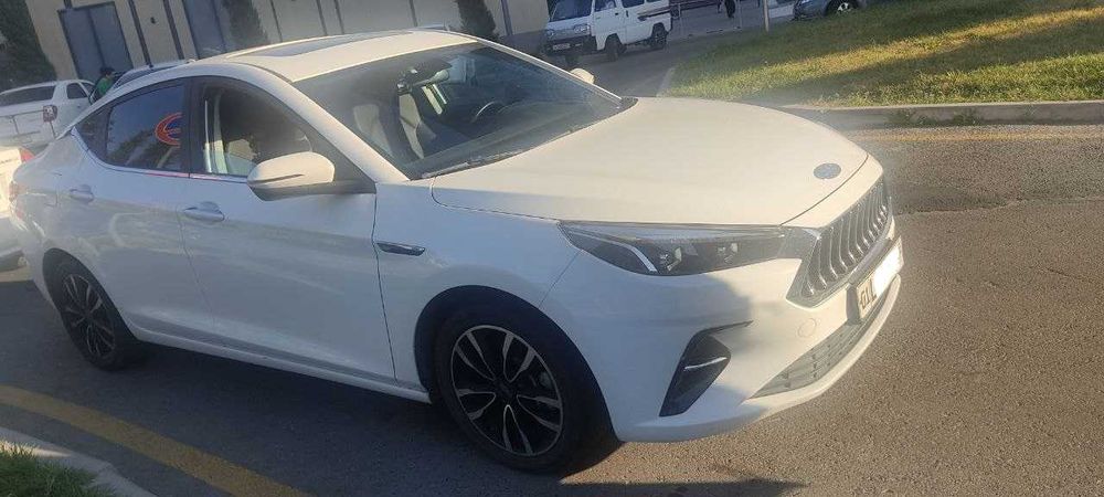 Автомобиль Jac J7