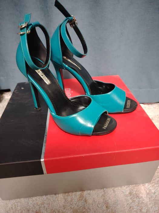 Продам туфли - босоножки