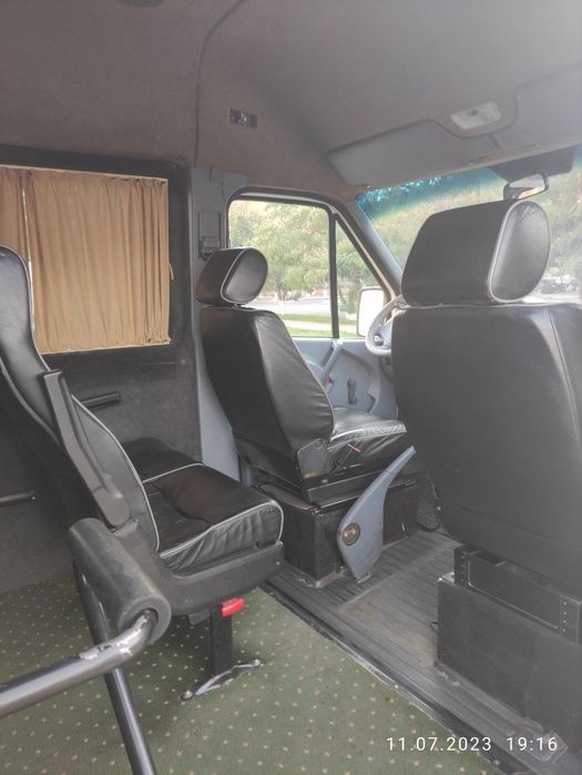 Спринтер 1996 год. Мощный кондиционер..16+1 мест.