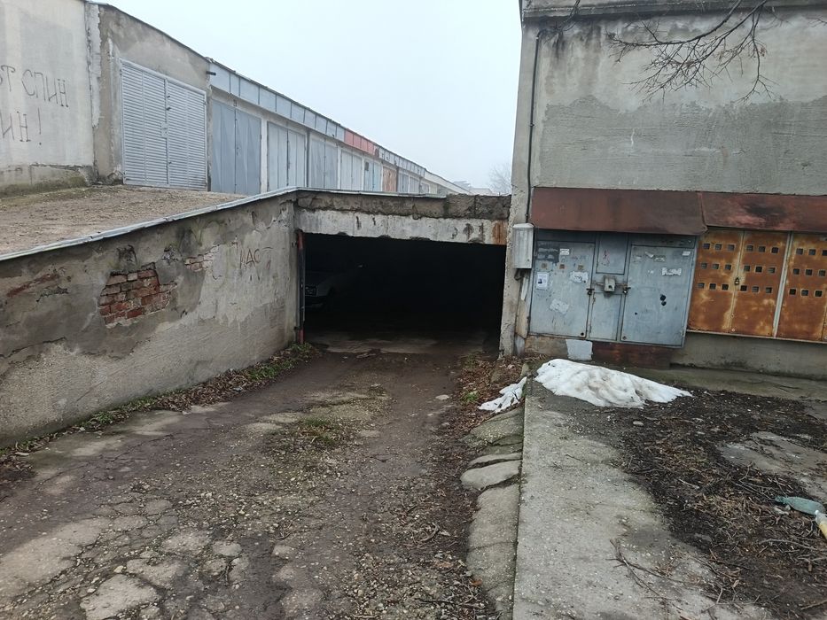 Гараж под наем Чародейка
