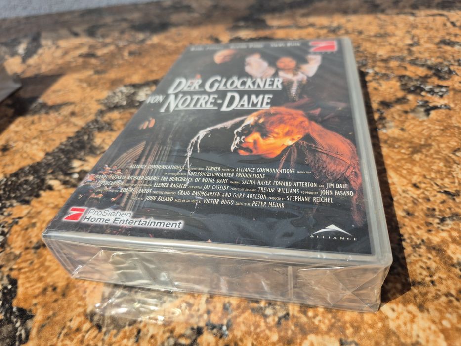 Vând 5 casete video VHS originale colectie 85&120 min,filme Documentare,sf, sigilate