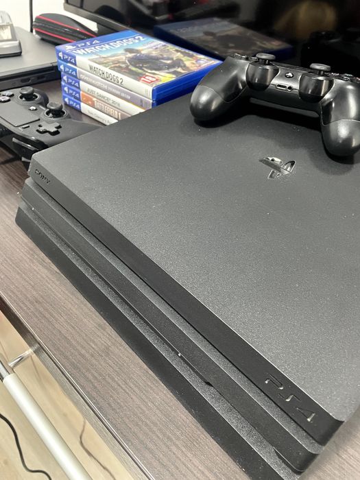 PS4 Pro 1TB Modat 2 controllere + jocuri