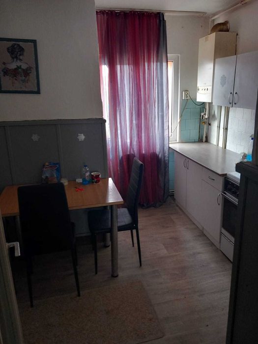 De inchiriat apartament 3 camere decomandate, Bloc UM, et.5/6, 2 bai