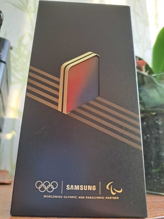 Samsung Galaxy Z Flip 6 Olympic Gold Limited Edition - За Колекционери