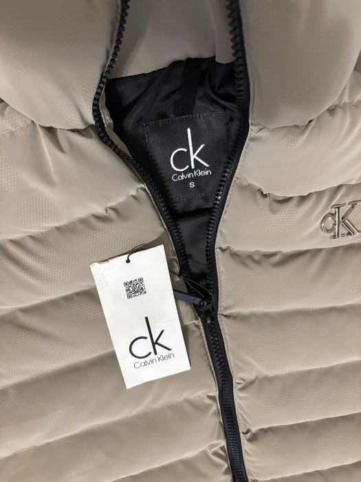 Vesta Calvin Klein! Toate marimile disponibile!