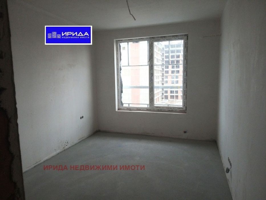 Тристаен апартамент в Бъкстон с АКТ 16!