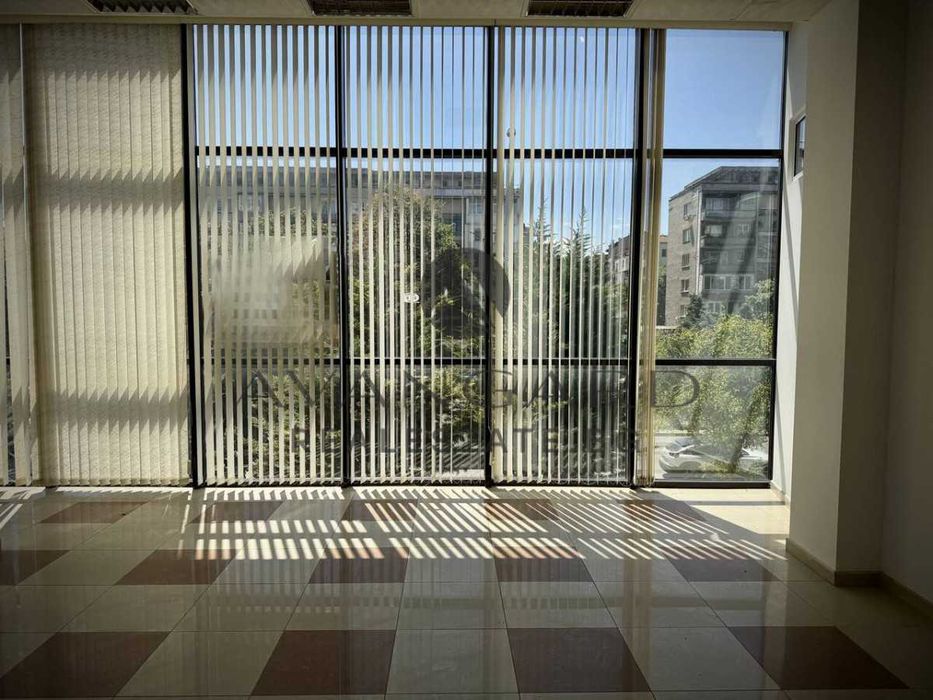 оф.23625 Просторен офис/ Топ локация/ Център