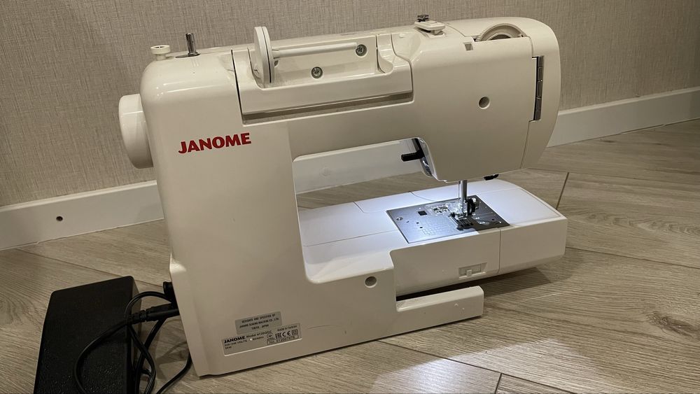 Швейная машинка Janome 4120QDC