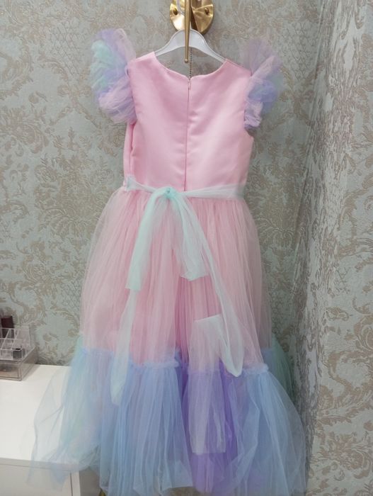 Продаю платье девочки