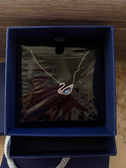 Vând lanț Swarovski Swan Necklace