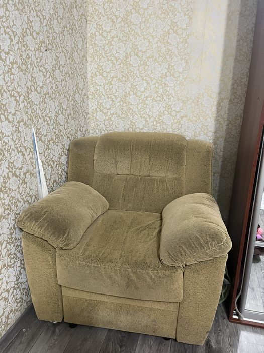 Продам диван и кресло