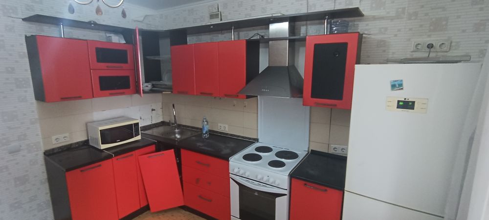 Продам кухню угловую