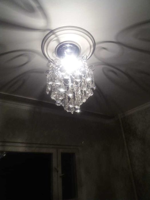 продам люстры в гостиную б/у