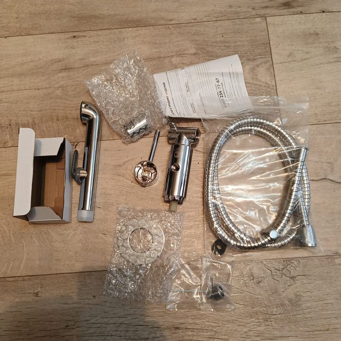 Смеситель с гигиеническим душем.