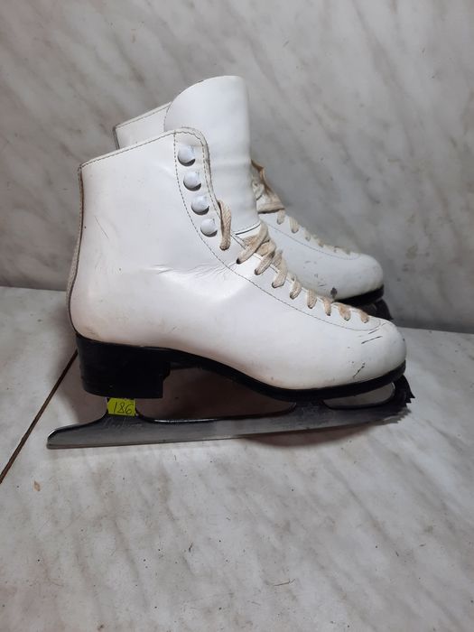 Patine gheata 186 patinaj artistic din piele marime eu 35 (22,5  cm)