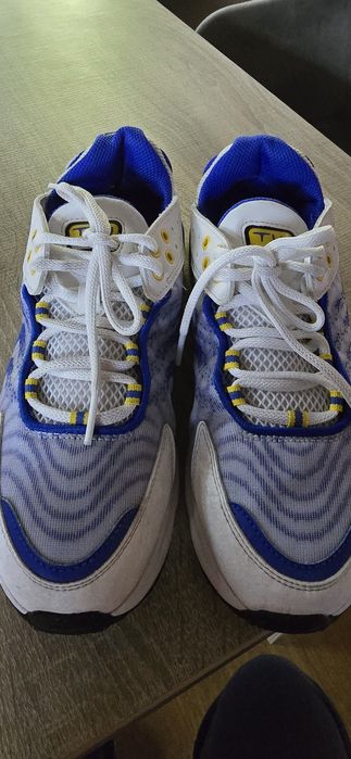 Маратонки Nike 37.5