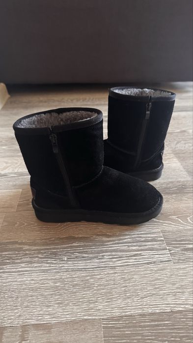 Продаю угги для девочки
