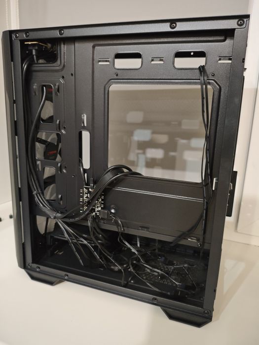 Продам корпус игровой MSI MAG FORGE M100R