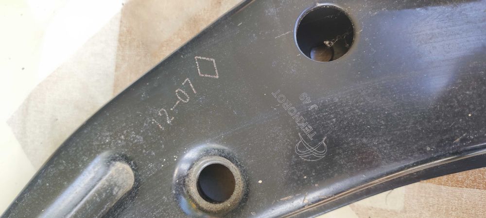 Предни шарнири с носачи - Нисан Алмера